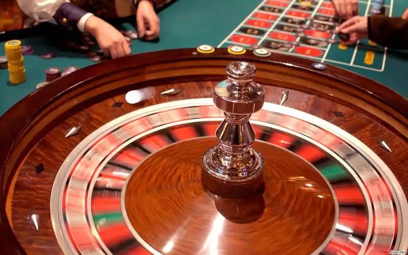 Live Blackjack ဂိမ်း — Dealer နှင့် ကဒ်ကစားနည်း